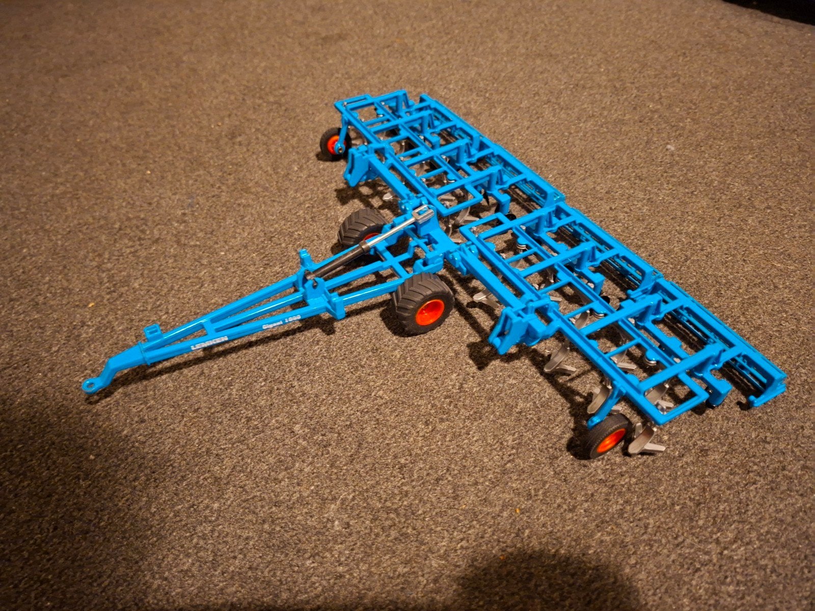 Siku 2054 Lemken Gigant 1000 Schijvencultivator 1:32, Ophalen of Verzenden, Zo goed als nieuw
