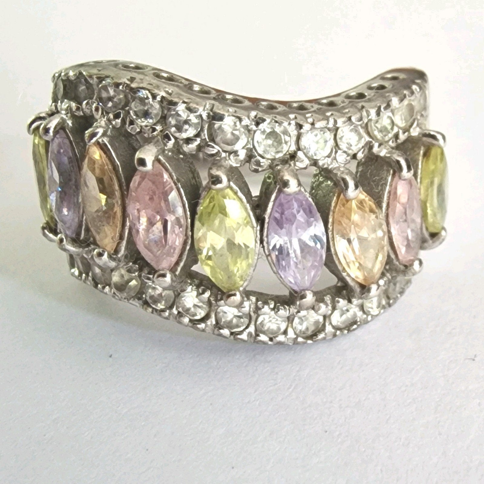 Zilveren ring met gekleurde steentjes, Met edelsteen, Ophalen of Verzenden, Zo goed als nieuw, 17 tot 18