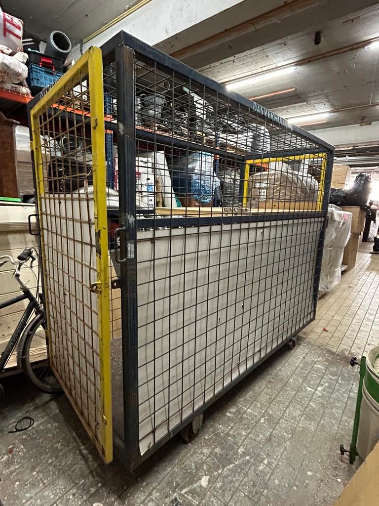 Grote mobiele gereedschapswagen - anti diefstal, Ophalen, Gebruikt