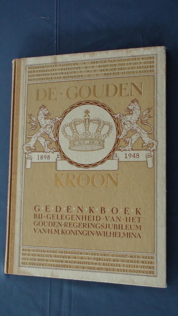 De gouden kroon 1898 - 1948 gedenkboek Koningin Wilhelmina, Verzamelen, Koninklijk Huis en Royalty, Ophalen of Verzenden, Gebruikt