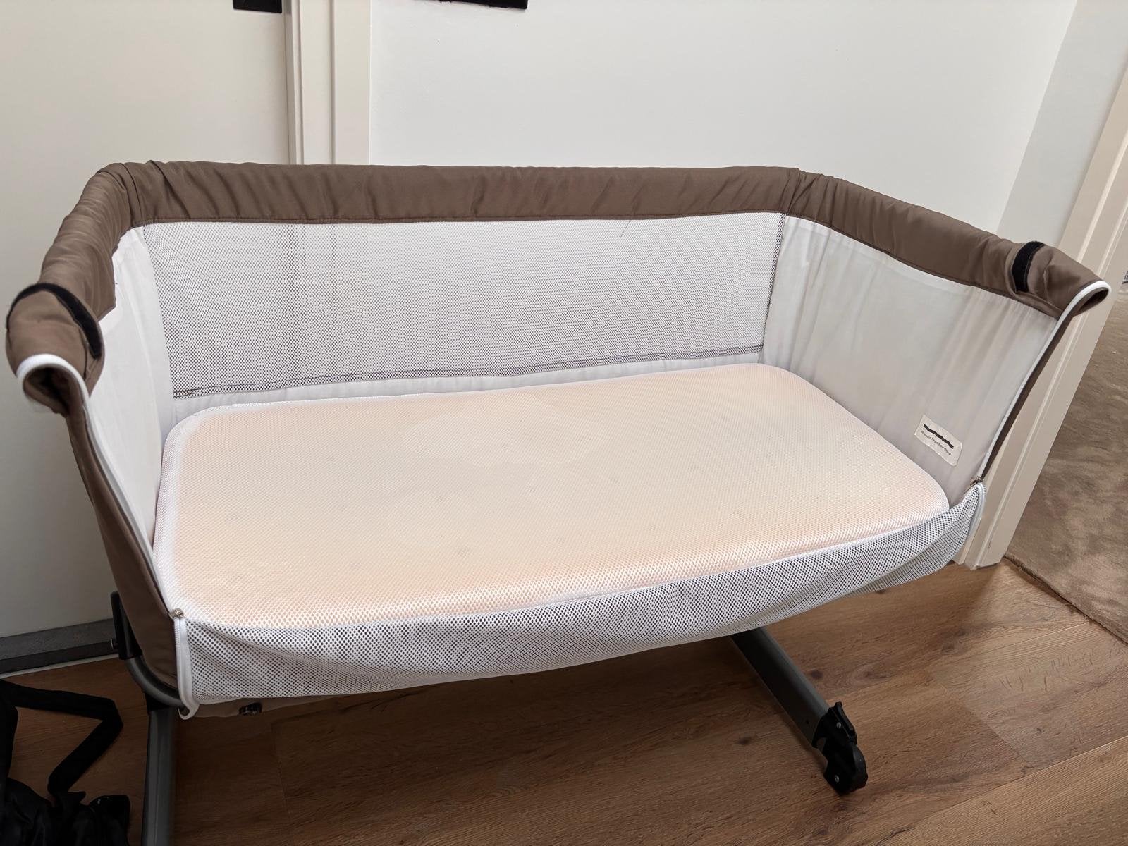 Co-sleeper / Reiswieg van We-Too, Ophalen, Zo goed als nieuw, Reisbedje