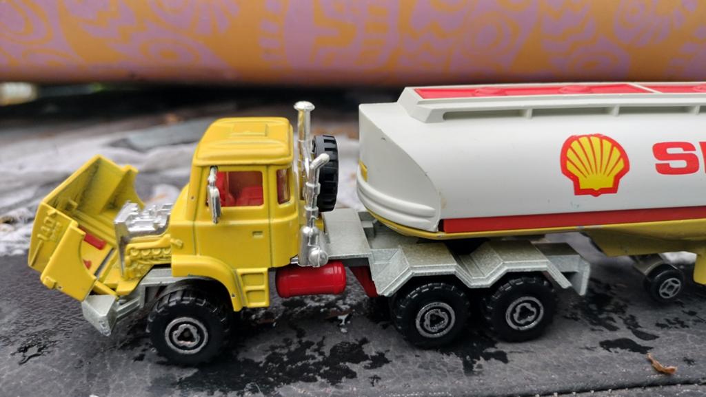 SCANIA TANKOPLEGGER SHELL vintage majorette, Hobby en Vrije tijd, Ophalen of Verzenden, Gebruikt, Bus of Vrachtwagen