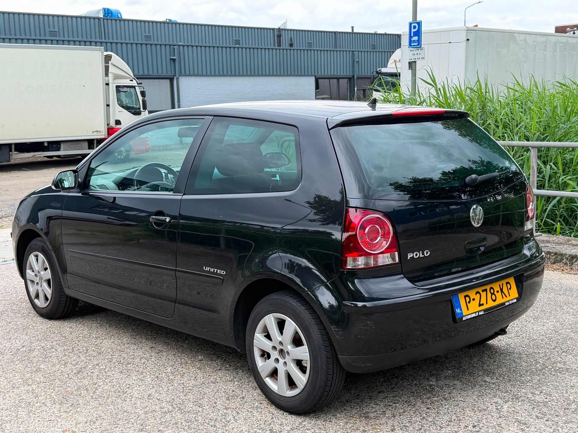 Volkswagen Polo 1.4-16V Trendline Airco! Stoelverwarming LM, Voorwielaandrijving, Gebruikt, 4 cilinders, Zwart