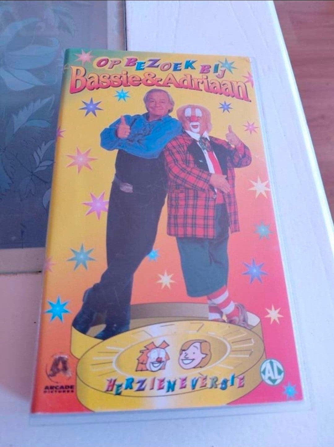 Op bezoek bij Bassie en Adriaan herziene versie videoband, Ophalen of Verzenden, Gebruikt, Kinderprogramma of -film, VHS