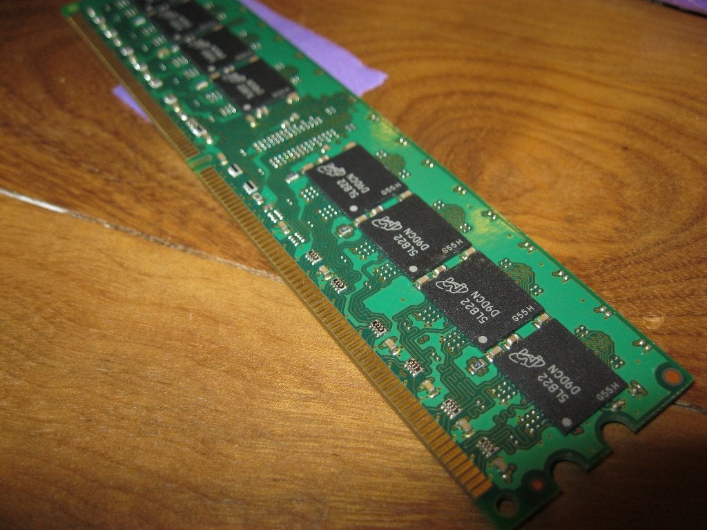 mt16htf12864ay 53eb1 200526 micron 1gb 2rx8 pc2 4200u 12 b0, Ophalen of Verzenden, DDR2