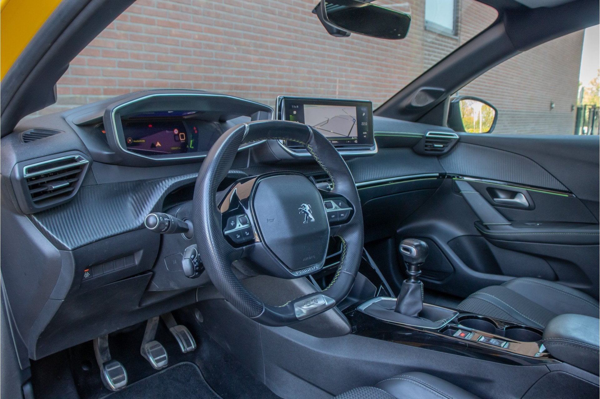 Peugeot 208 1.2 PureTech GT-Line, 1e eigenaar, Panoramadak,, Auto's, Voorwielaandrijving, 101 pk, Gebruikt, Leder en Stof