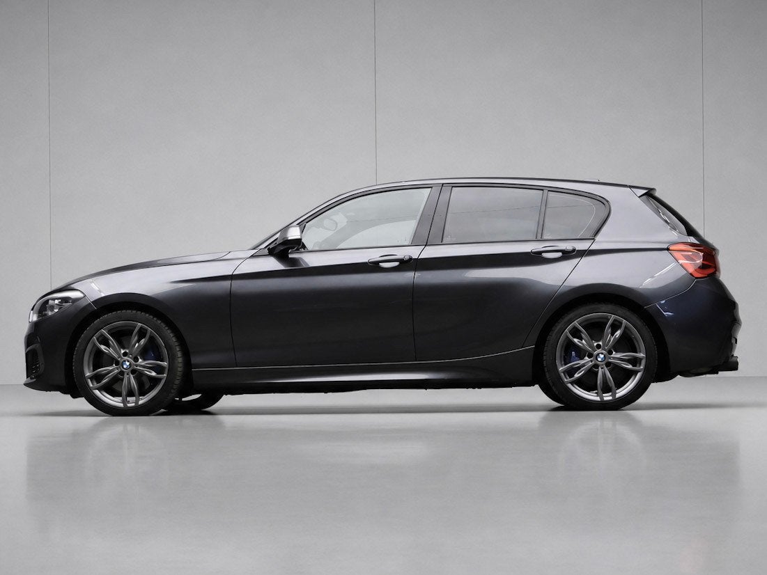 BMW 1-serie M135i xDrive Sport (GROOT NAVI,PDC,MATRIX,STOELV, Gebruikt, Euro 6, 327 pk, Automatische klimaatregeling