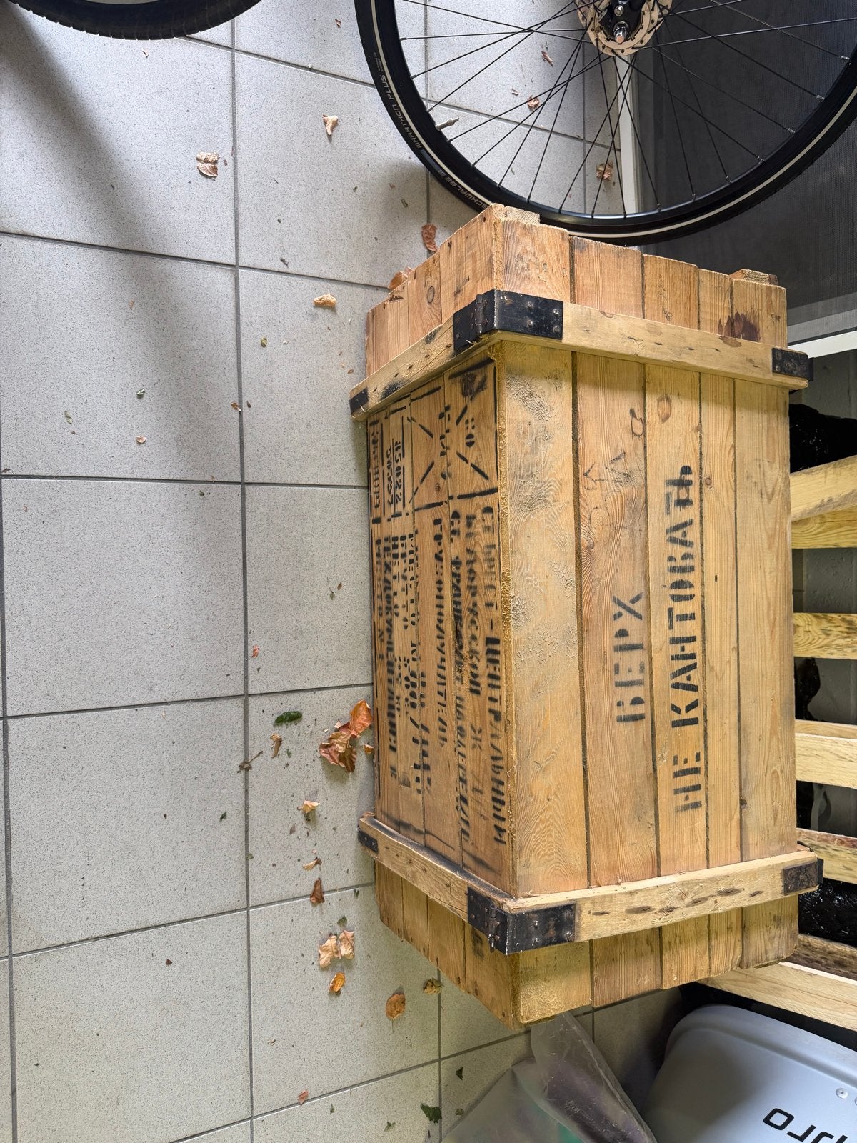 Houten kist met Russische opschriften, Ophalen, 50 – 75, Gebruikt, 50 tot 100 cm