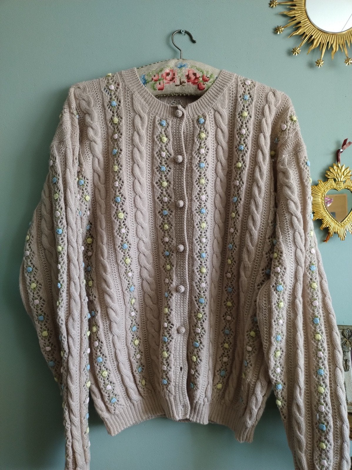 Vintage Oostenrijks wollen vestje met pastel rozen iers S M, Maat 38/40 (M), Verzenden, Beige, Zo goed als nieuw