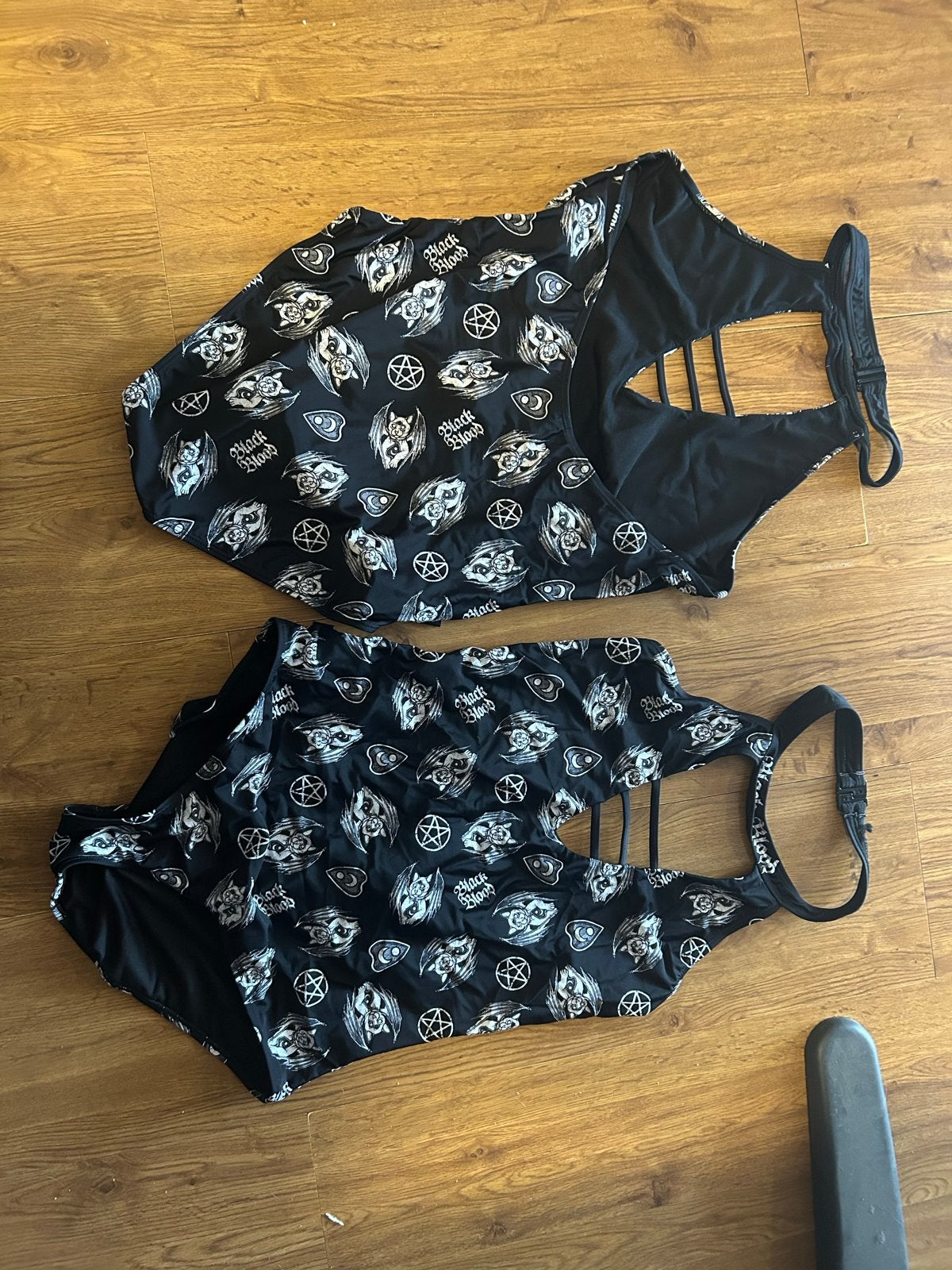Zwarte Badpak met Gothische Print - Zo Goed als Nieuw, Ophalen of Verzenden, Zo goed als nieuw, Zwart, Badpak