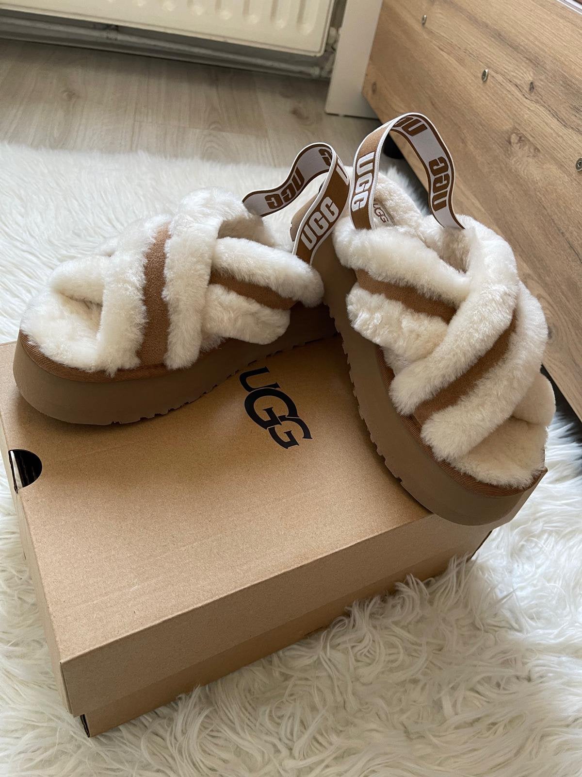 Fluffy uggs sandalen voor thuis, Ophalen, Bruin, Overige typen, Nieuw