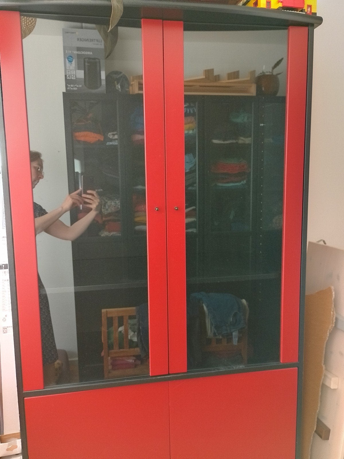 Rode vitrinekast, Ophalen, Glas, 50 tot 100 cm, Modern