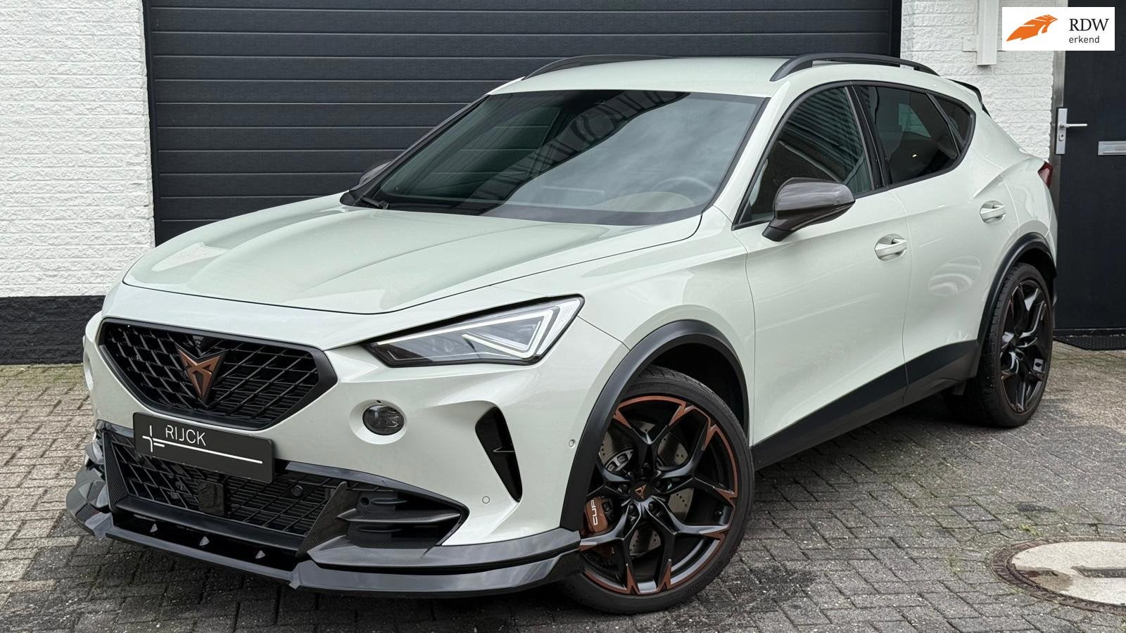 Cupra FORMENTOR | 295/999 | Taiga Grey | Carbon | 360 | Be, Auto's, Dealer onderhouden, Gebruikt, 11 km/l, Automatische klimaatregeling