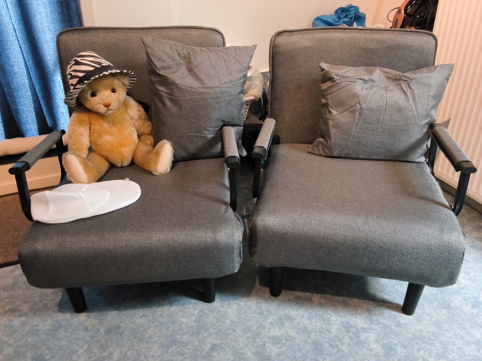 Twee grijze slaapstoelen, verstelbaar, Ophalen
