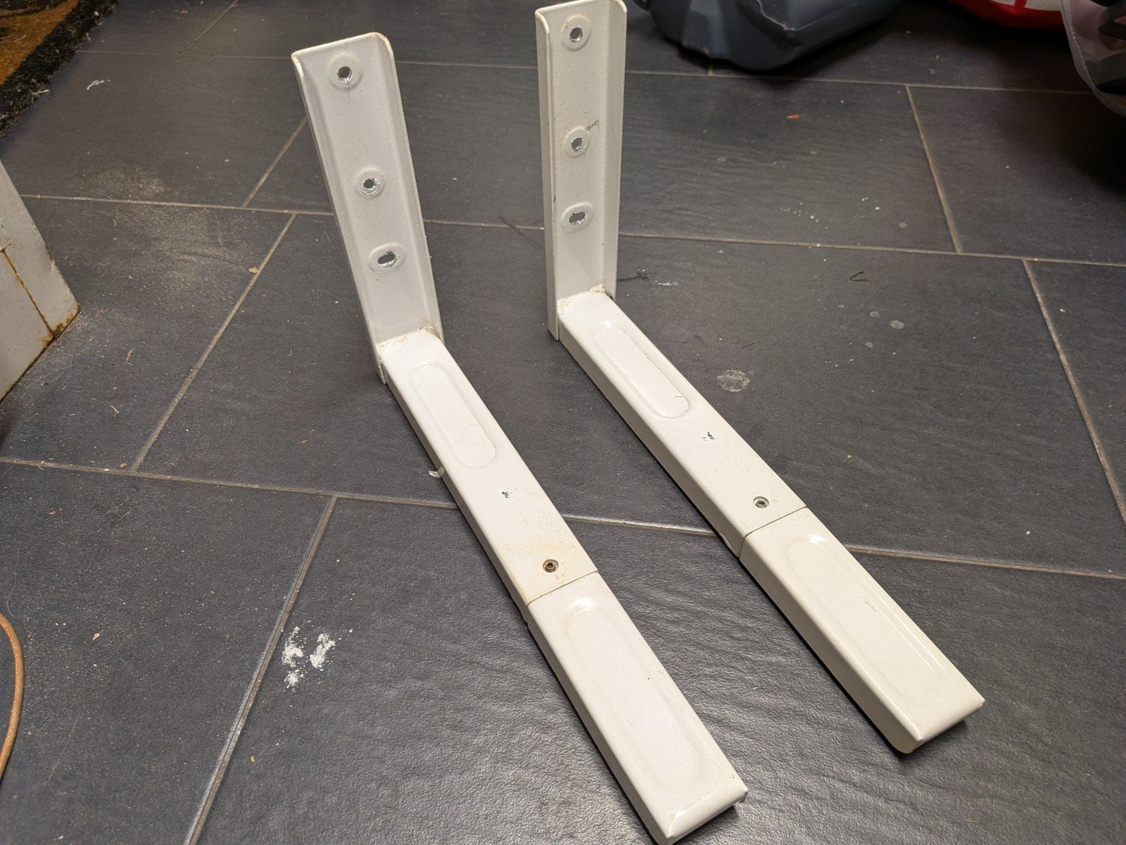 Verstelbare metalen beugels voor magnetron of plank, Gebruikt, Ophalen of Verzenden, Wit, Metaal