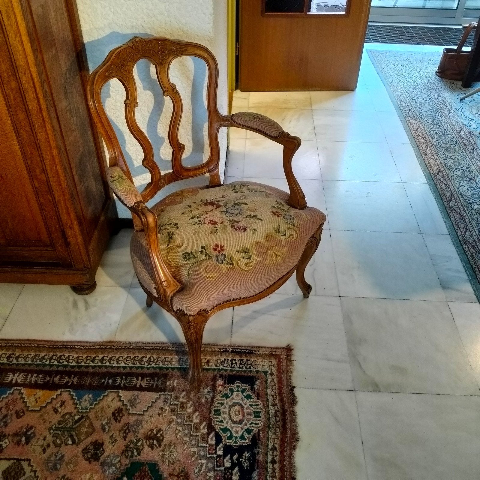 Elegante Louis XV stijl Fauteuil met Gebogen Poten, Ophalen