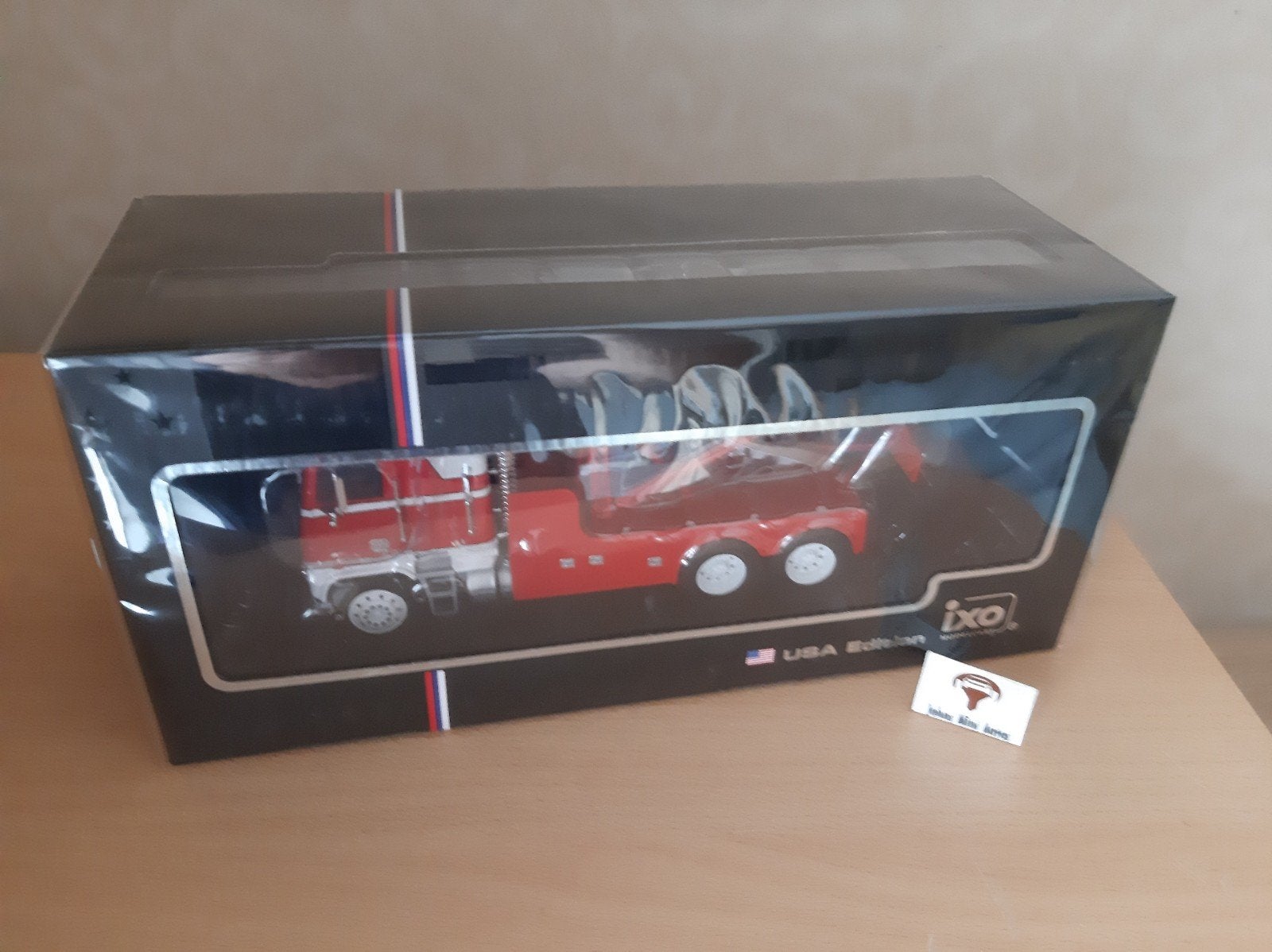 Freightliner FLA Tow Truck 1987 rood/wit van IXO Trucks 1:43, Overige merken, Nieuw, IXO Trucks, Ophalen of Verzenden