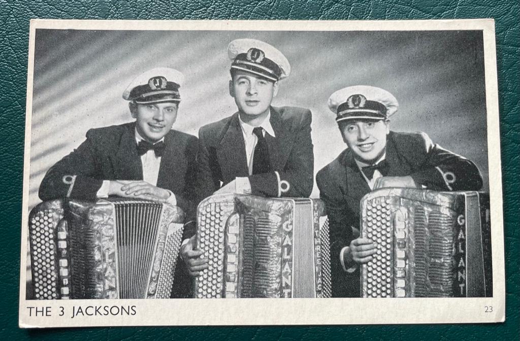 ansichtkaart / kaart van The 3 Jacksons met accordeon., Verzenden, 1960 tot 1980, Sterren en Beroemdheden