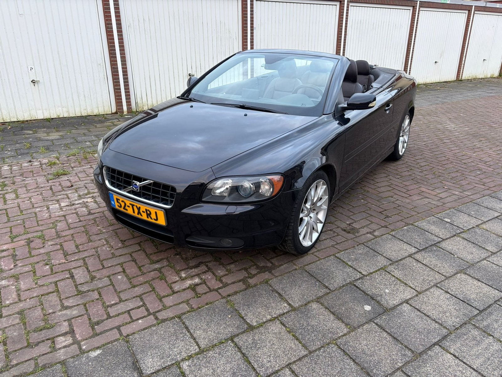 Volvo C70 2.4 D5 Summum Geartronic 2007 Zwart Cabrio Aut Apk, Auto's, C70, 197 €/maand, Cabriolet, Zwart