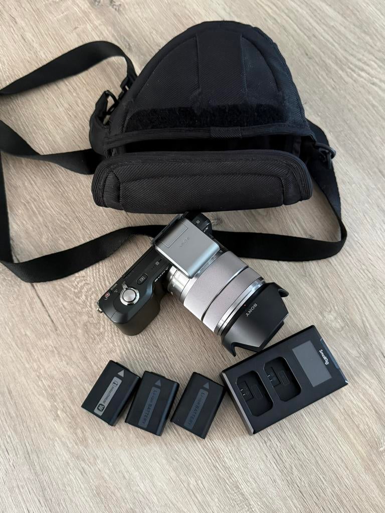 Sony camera NEX-3, tas, lens, 3 batterijen, oplader. I.Z.G.S, Audio, Tv en Foto, Videocamera's Digitaal, Ophalen, 20x of meer