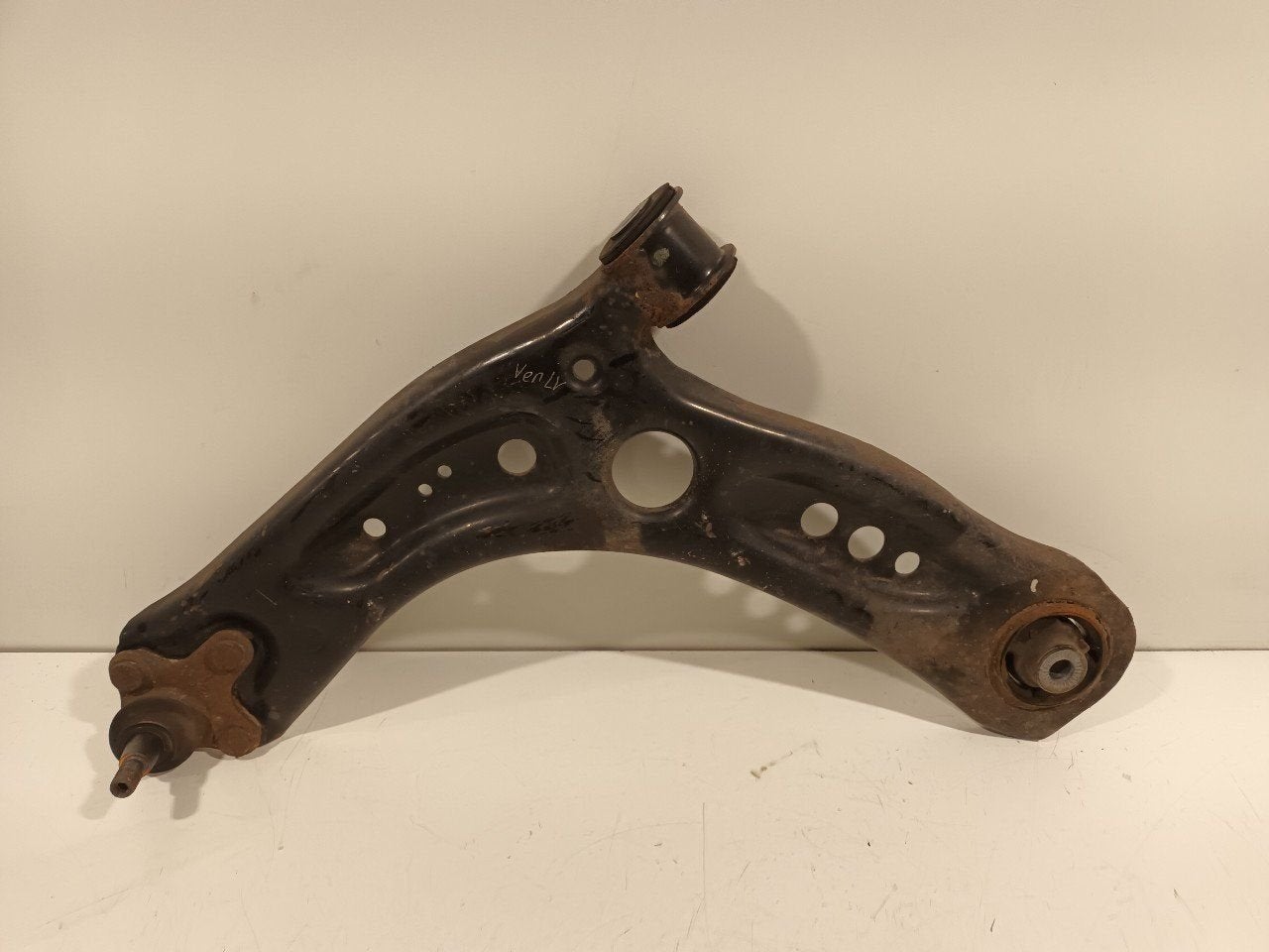 Draagarm links voor Seat Leon, Onderdelen@venauto.nl, Van der Ven Autorecycling B.V., Gebruikt, Ettenseweg 76, 4706 PB Roosendaal, The Netherlands