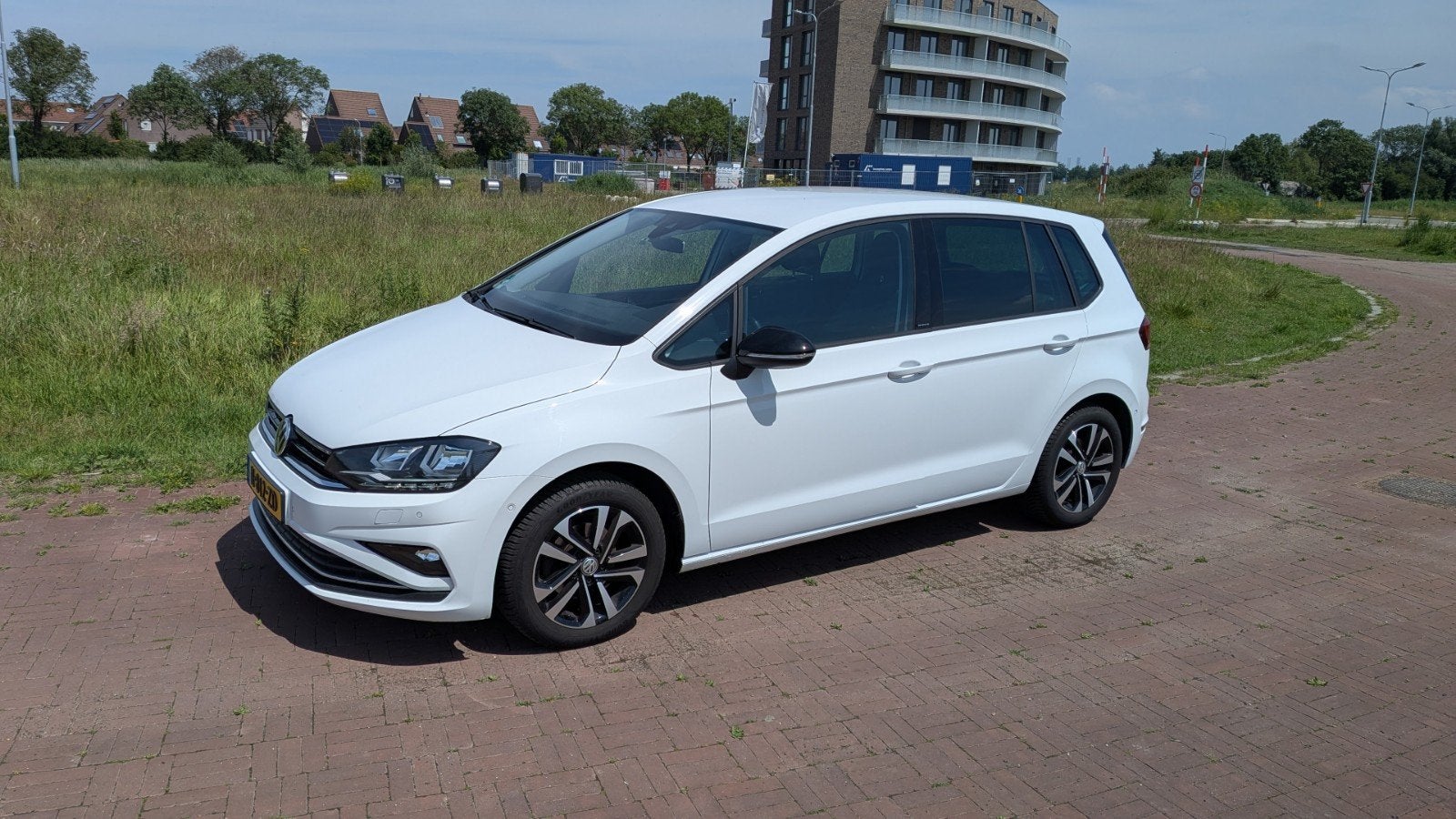 Volkswagen Golf Sportsvan 1.0 TSI 116PK Bluemotion DSG 2019, Auto's, Wit, Golf Sportsvan, 115 pk, Particulier