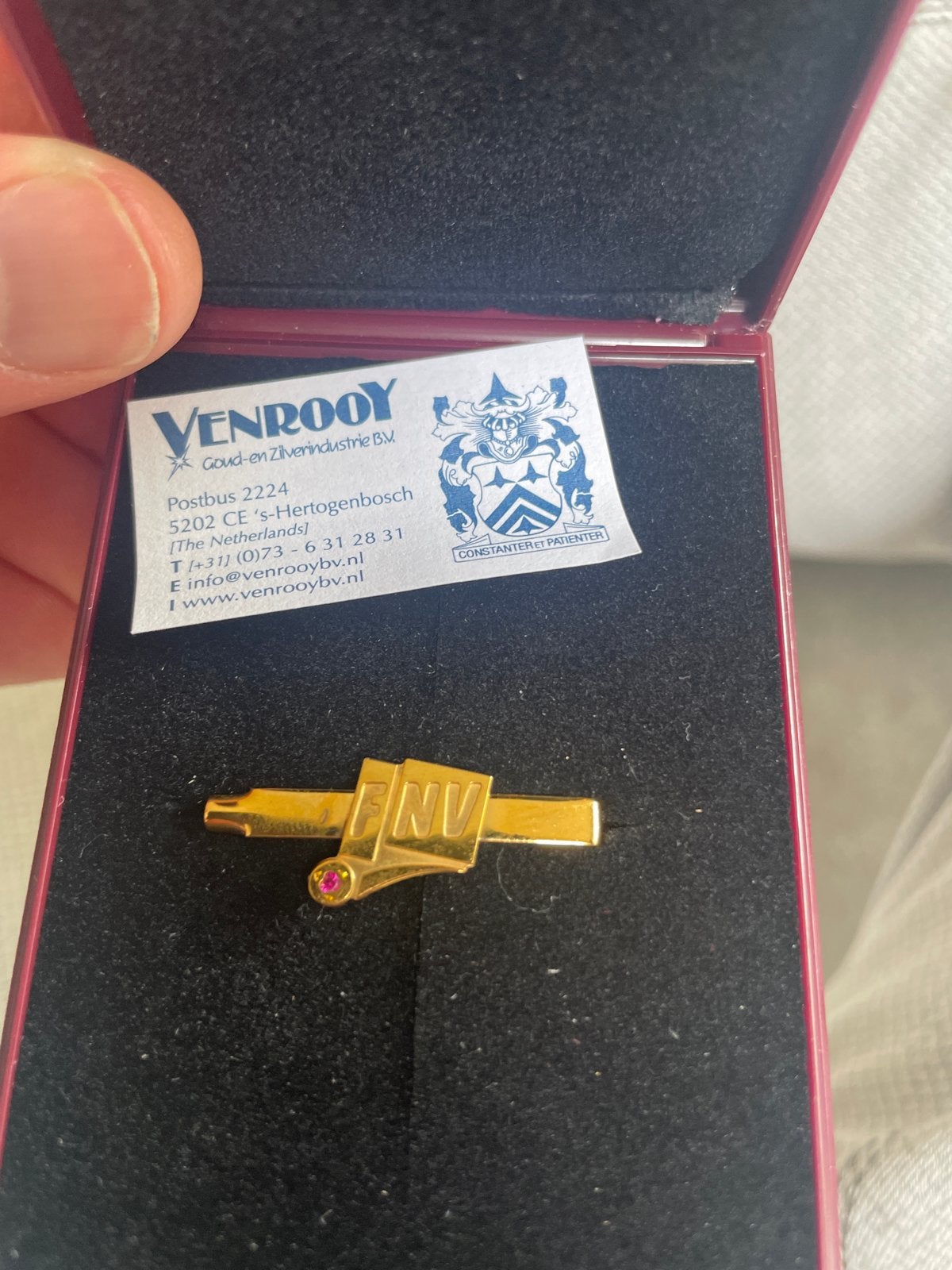 Gouden FNV reversspeld met robijn van Venrooy, Ophalen of Verzenden, Nieuw