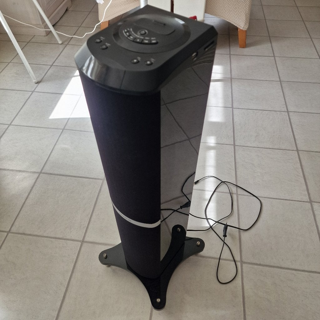 Lenco Ipod Tower 1 Black Tekoop., Vloerstaande luidspreker, Zo goed als nieuw, 60 tot 120 watt, AUX-ingang