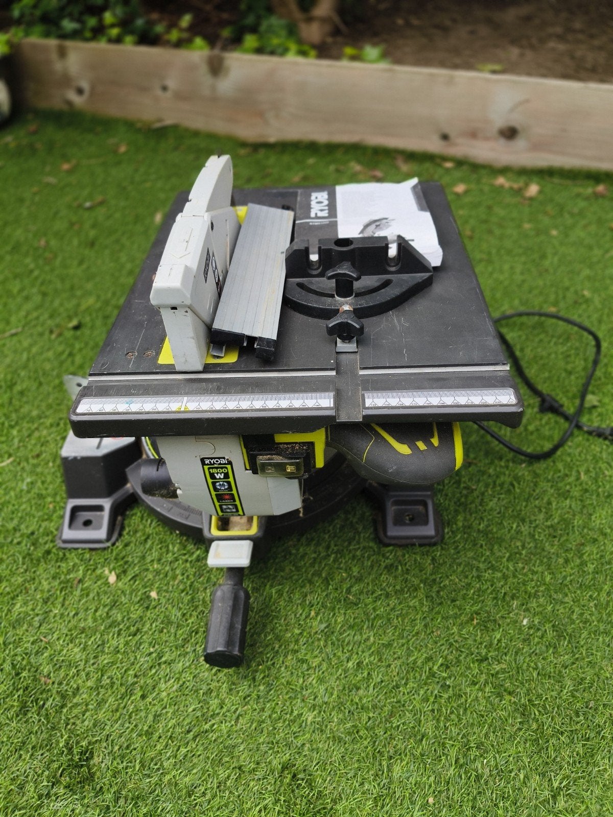 Ryobi RTMS1800 Afkort- en verstekzaagmachine met laser, Doe-het-zelf en Verbouw, Gereedschap | Zaagmachines, Gebruikt, 70 mm of meer