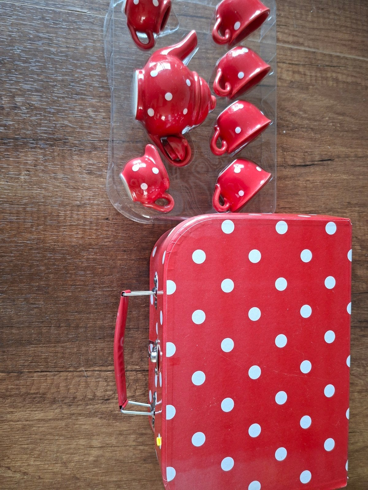 Rood met witte stippen theeserviesje in koffer, Ophalen of Verzenden, Zo goed als nieuw