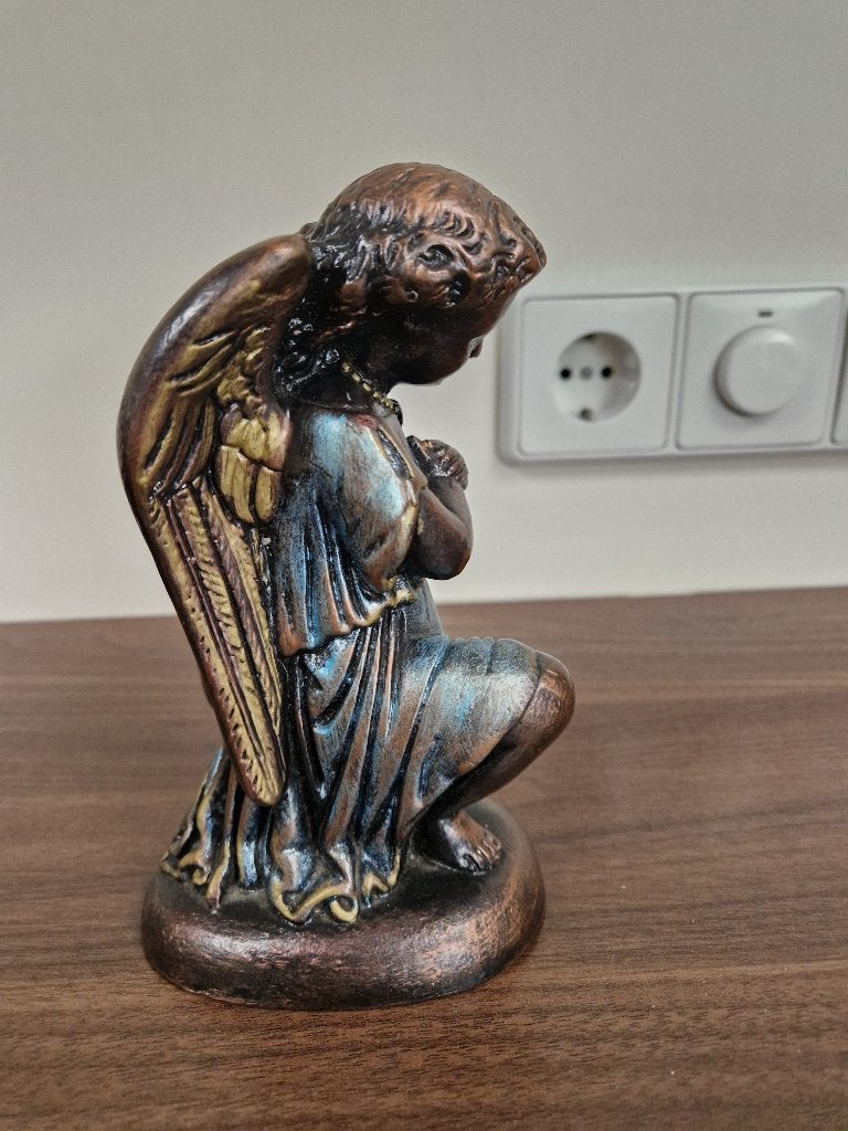 knieldende engel mooi geverfd, hoogte 18 cm, Ophalen of Verzenden, Zo goed als nieuw, Religie