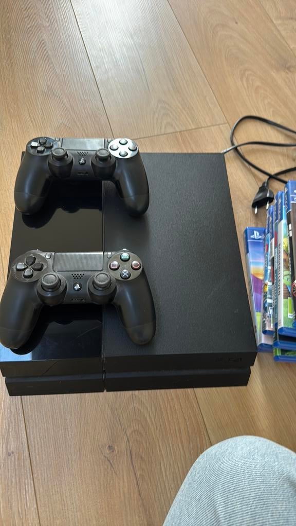 Playstation 4 met 8 soorten spellen. 2 controllers. Gebruikt, Ophalen, Met 2 controllers, Original, Gebruikt