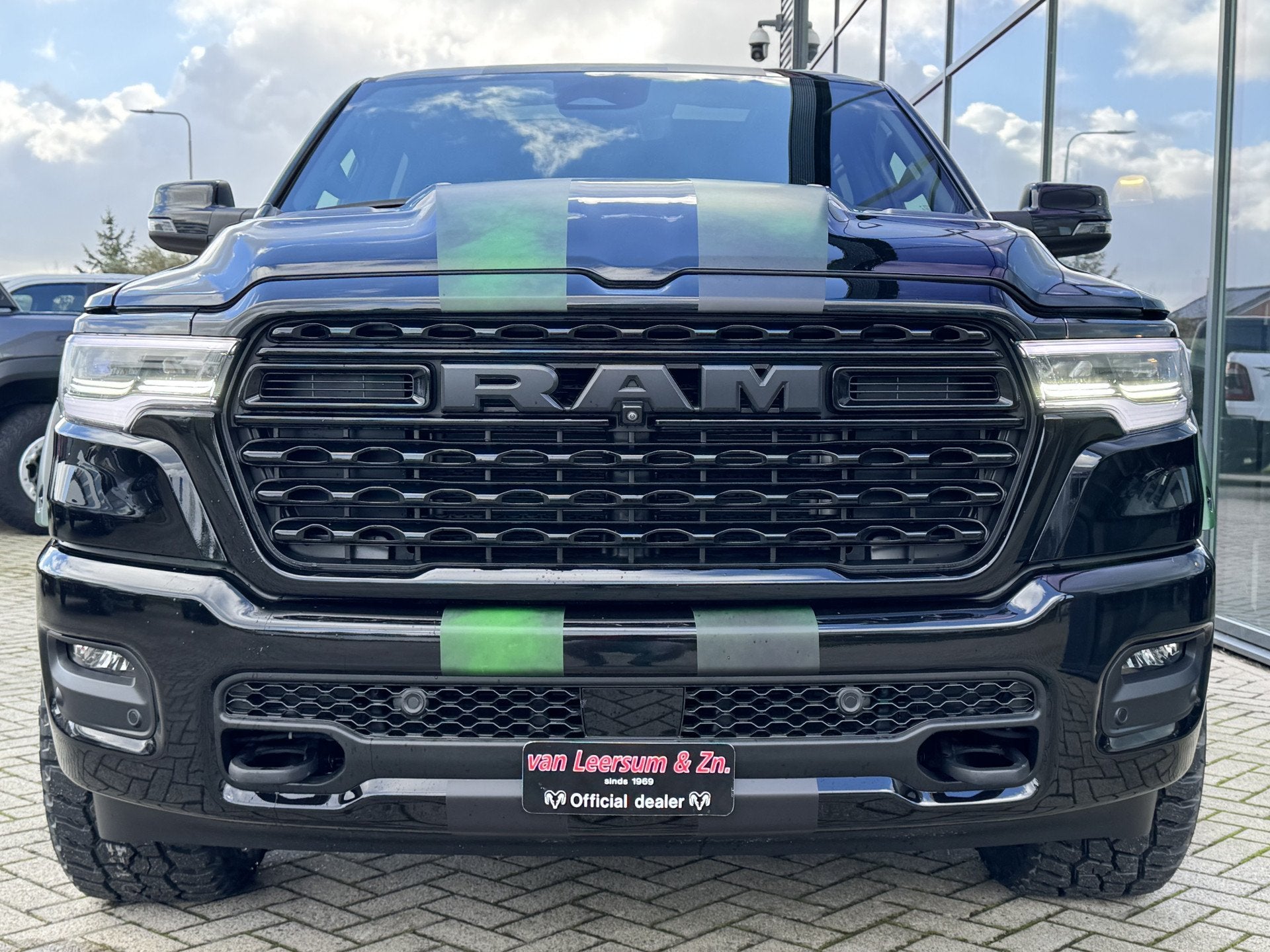Dodge Ram 1500 Limited HULK Edition 3 jaar garantie | Pano |, Automaat, 3500 kg, Zwart, Zwart
