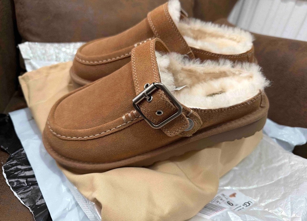 Ugg Goldenstar Evelina pantoffels maat 39, Kleding | Dames, Ophalen of Verzenden, Zo goed als nieuw, Bruin, Pantoffels of Sloffen