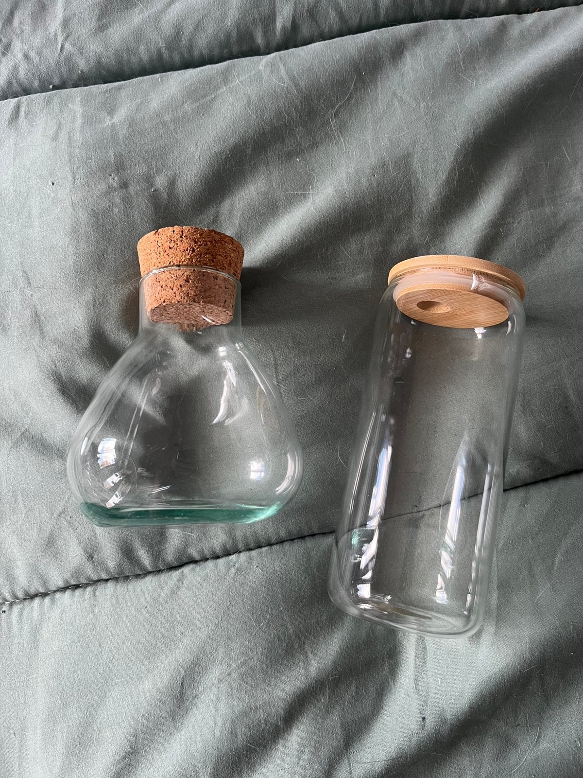 Set van 2 glazen vaasjes, Glas, Ophalen of Verzenden, Zo goed als nieuw, Met deksel