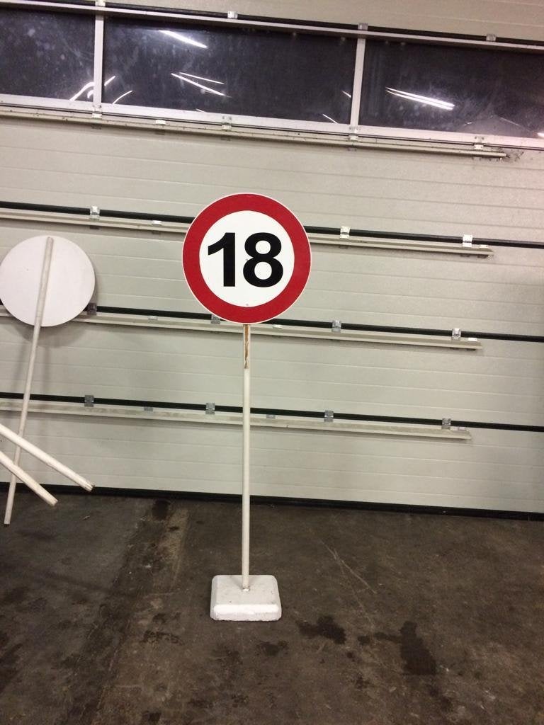 18 Bord, Ophalen of Verzenden, Gebruikt, Feestartikel, Geboorte of Huwelijk