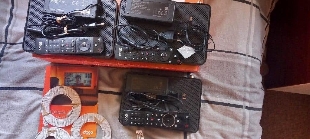 ziggo mediabox next ,3 setjes met alle toebehoren incl modem, Ophalen of Verzenden, Gebruikt, Decoder