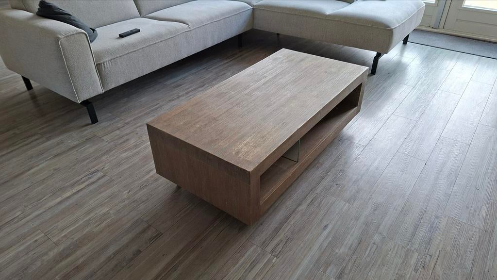 Gratis, houten salontafel op wieltjes met opbergruimte, Huis en Inrichting, Tafels | Salontafels, Ophalen, Gebruikt, 100 tot 150 cm
