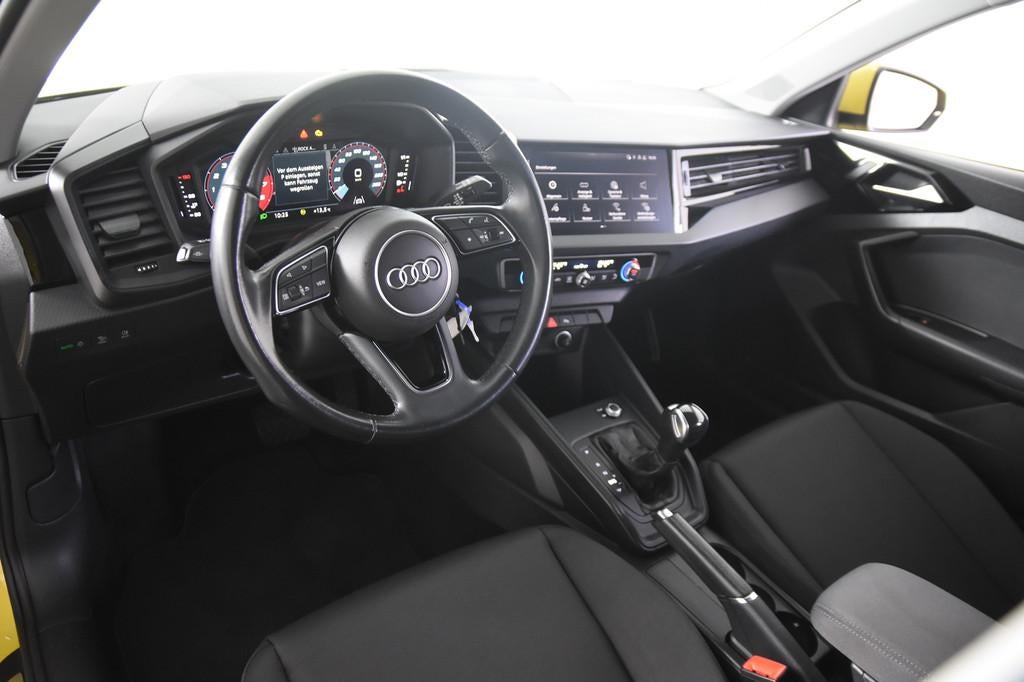 Audi A1 Sportback 25 TFSI edition *1ste Eigenaar*Navigatie*P, Auto's, Audi, Stof, Geel, Bedrijf, 3 cilinders