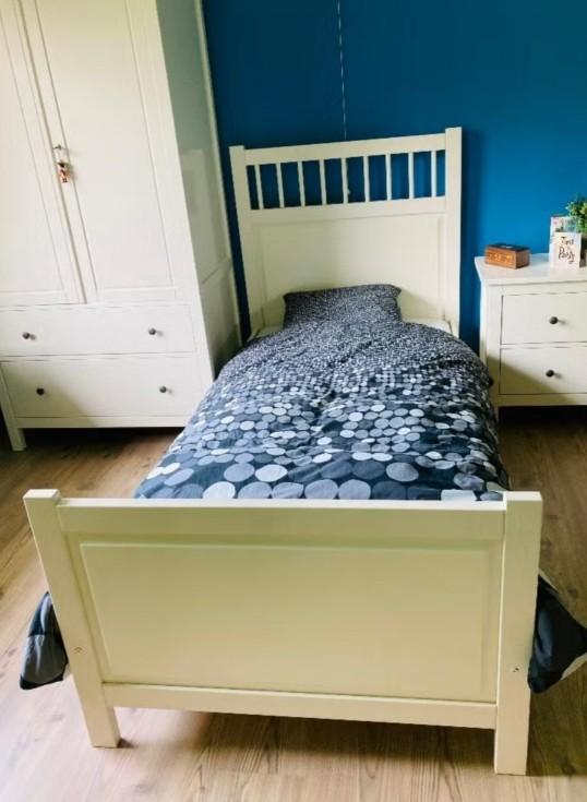 Ikea bed 90x200 cm - GRATIS!!!, Huis en Inrichting, Slaapkamer | Bedden, Gebruikt, 90 cm, Eenpersoons, Wit