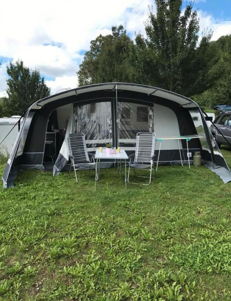 hobby 440 sf caravan, luifel, ronde voortent, fietsendrager, Caravans en Kamperen, Koelkast, Hobby, Treinzit, Dwarsbed