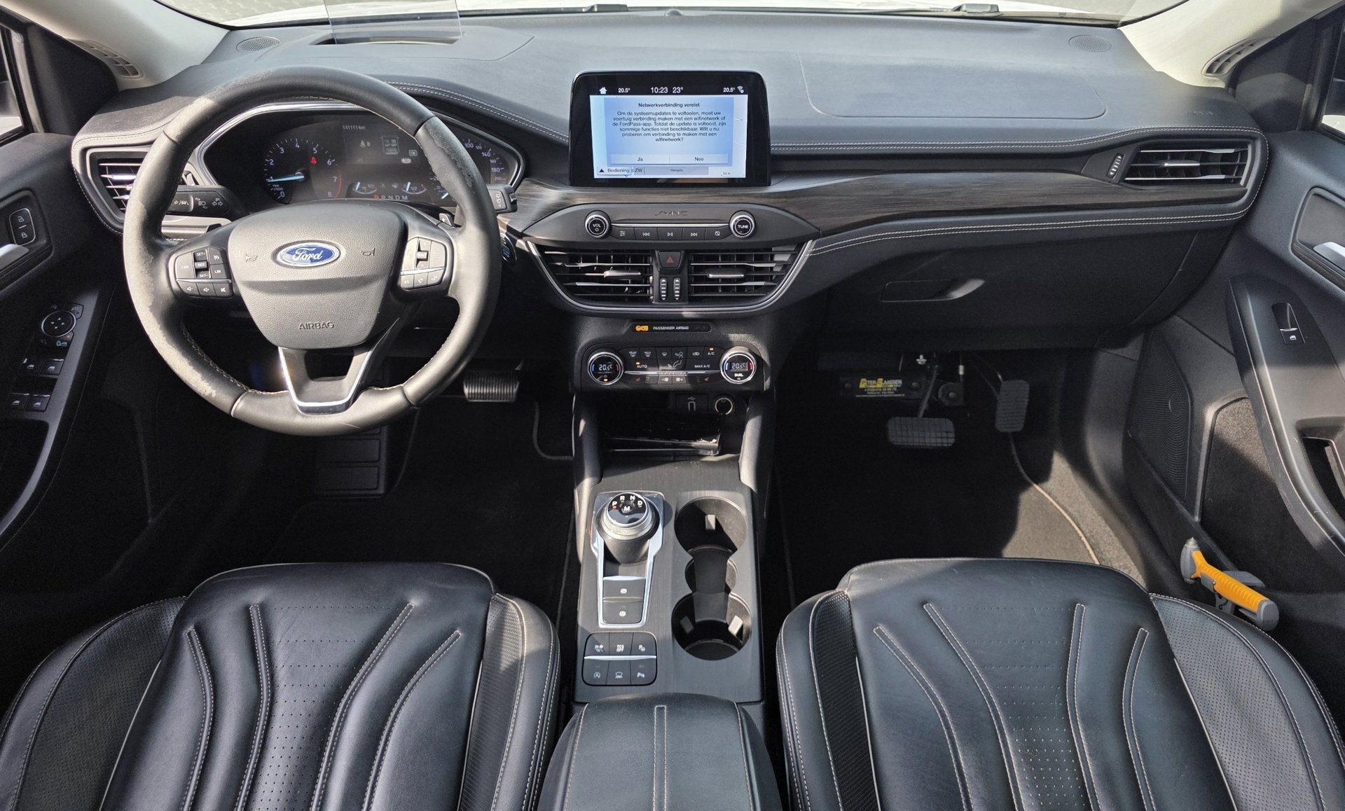 Ford Focus 1.5 EcoBoost Vignale | PANO | LEDER | TREKHAAK |, Auto's, Ford, 1304 kg, Gebruikt, Wit, Leder