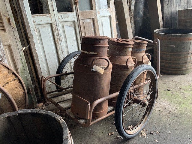 Oude metalen Kar met melkbussen – decoratie, Ophalen, Gebruikt, Beatrixweg , Heerde, BarrelAtelier