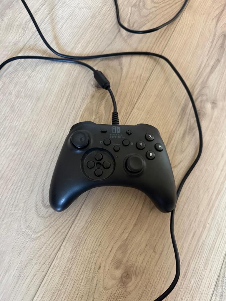 Bedrade Nintendo Switch Controller - Zwart, Ophalen, Gebruikt, Switch, Overige controllers