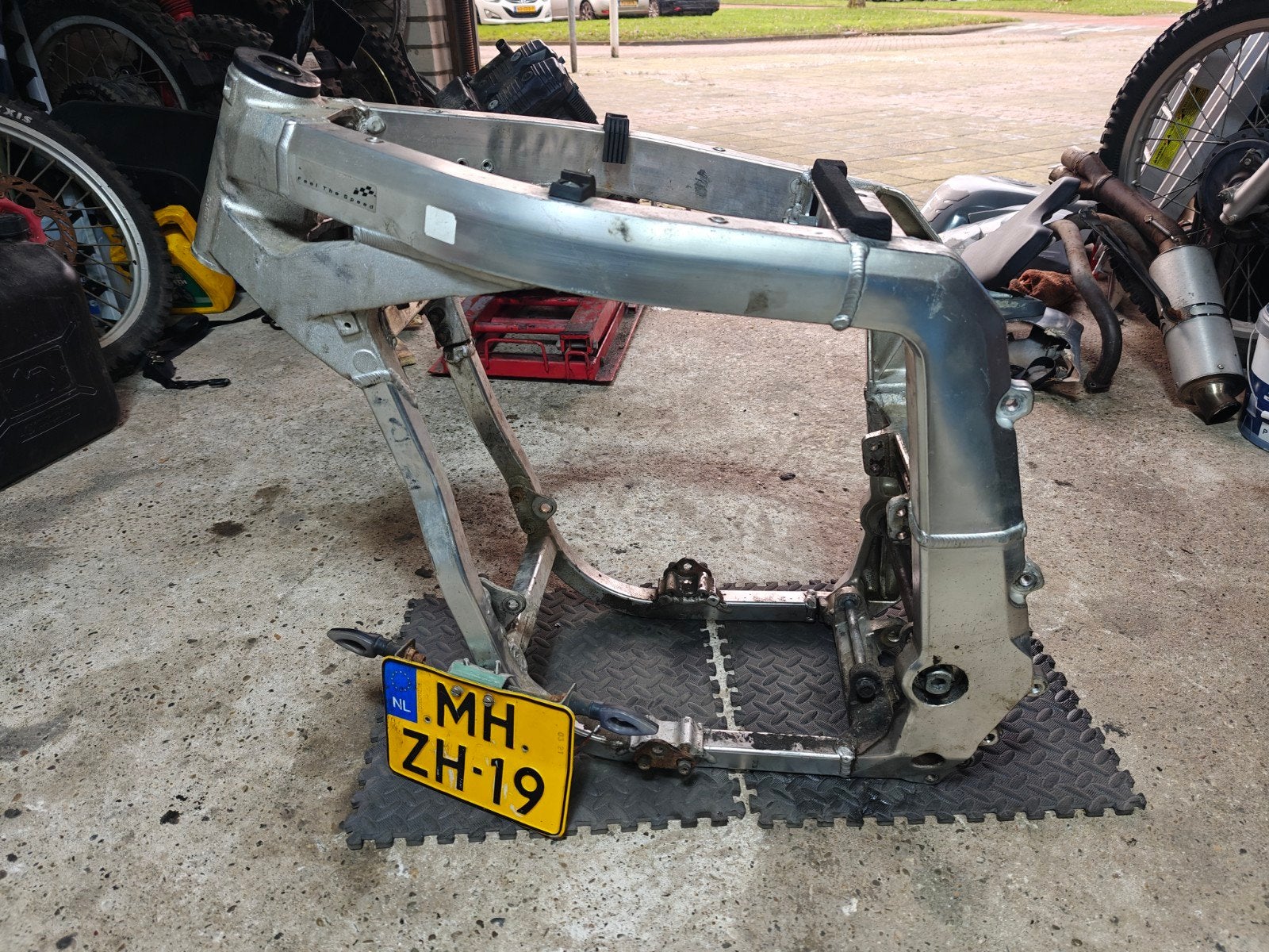Frame met kenteken Suzuki GSX-R 750, Ophalen