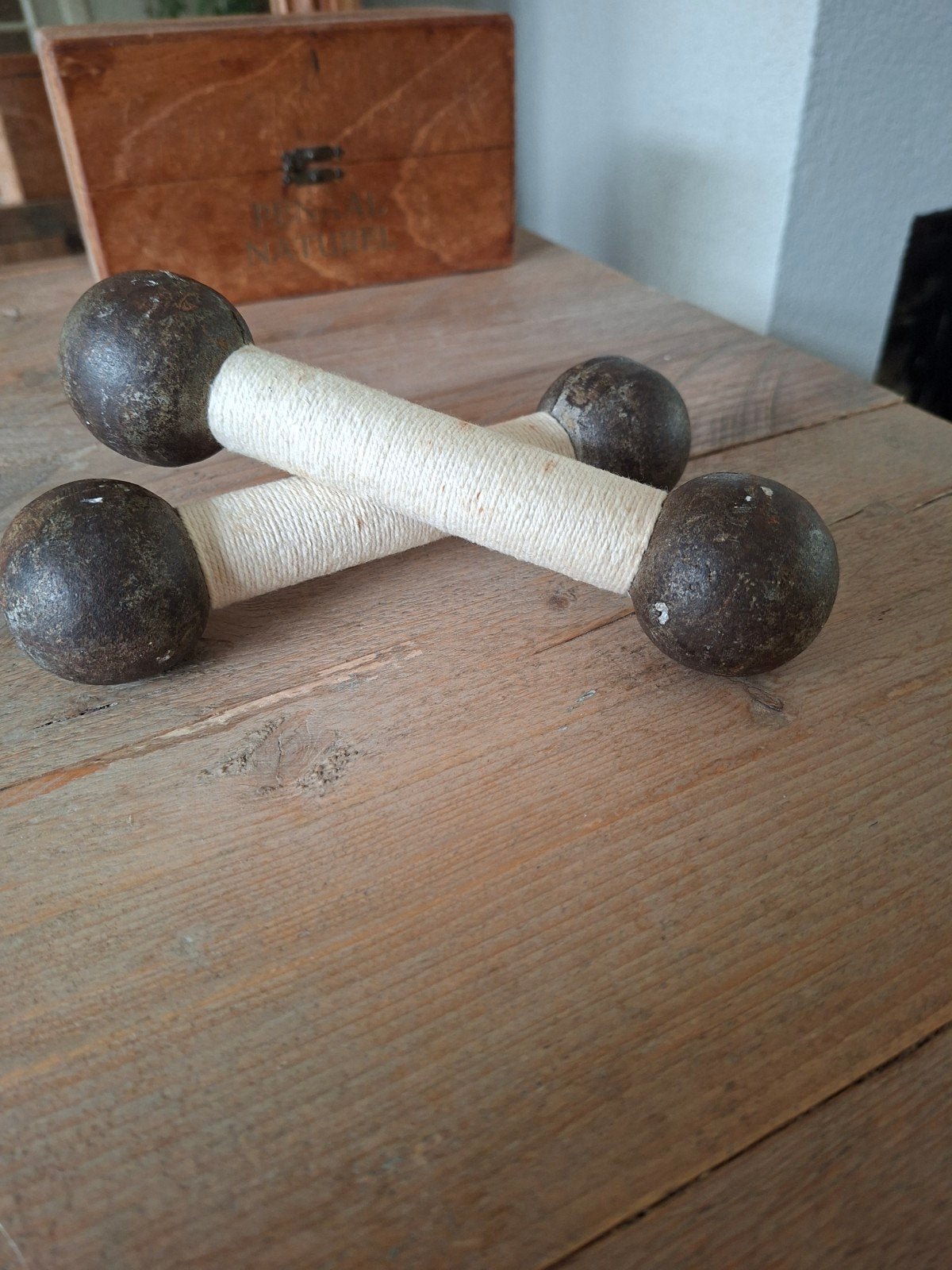 Antieke gietijzeren halters / dumbbells met touw omwikkeld, Ophalen of Verzenden