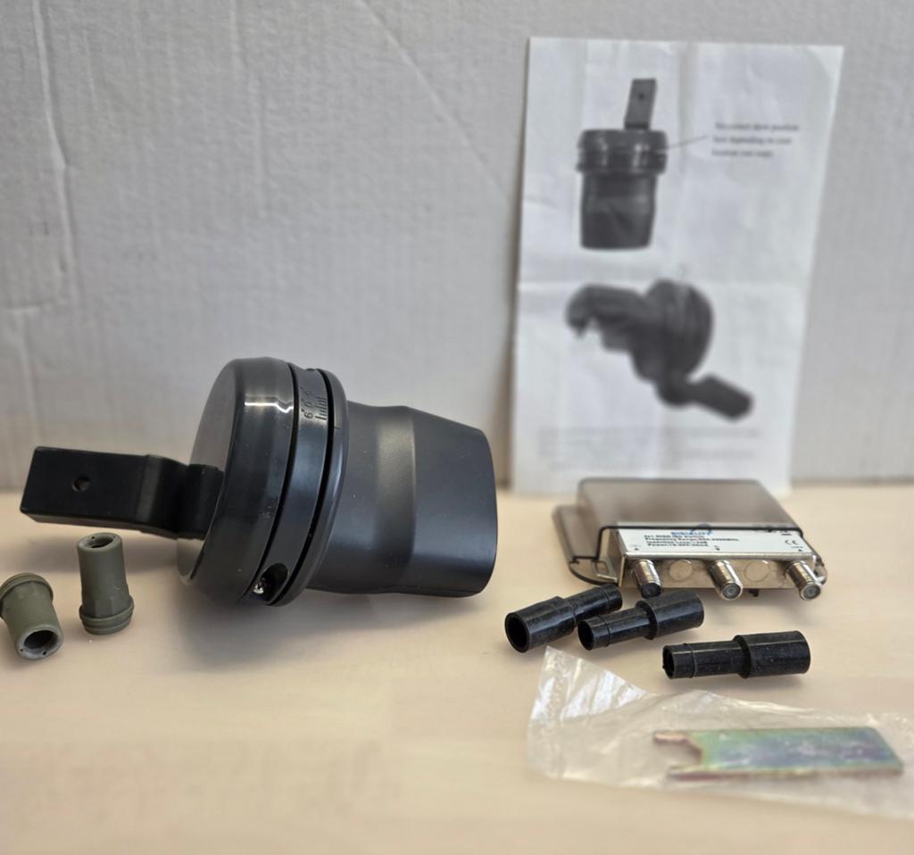 WNC duo LNB met 3-weg splitter en accessoires, Ophalen, Gebruikt, Overige merken