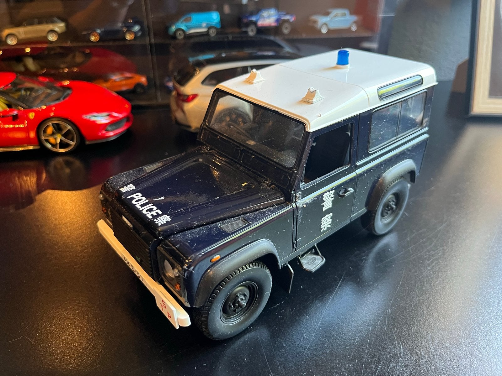 Land Rover Defender 1:18 - niet nieuw, Ophalen of Verzenden, Zo goed als nieuw