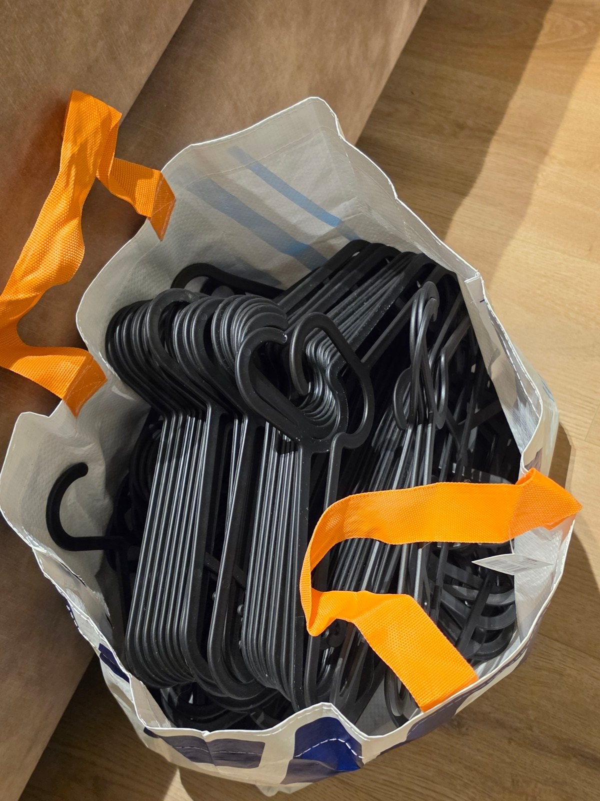 Grote hoeveelheid IKEA kledinghangers (zwart), Ophalen, Gebruikt
