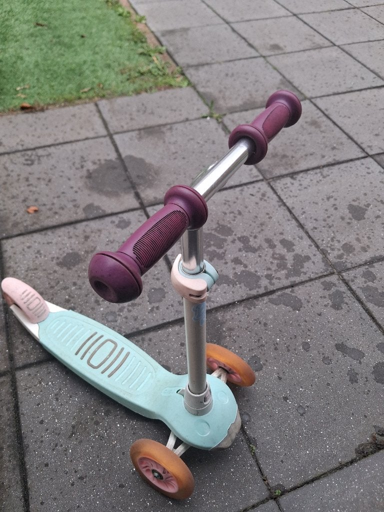 Oxelo kinderstep 3 wieltjes met ledjes erin, Fietsen en Brommers, Ophalen, Gebruikt, Gewone step, Decathlon